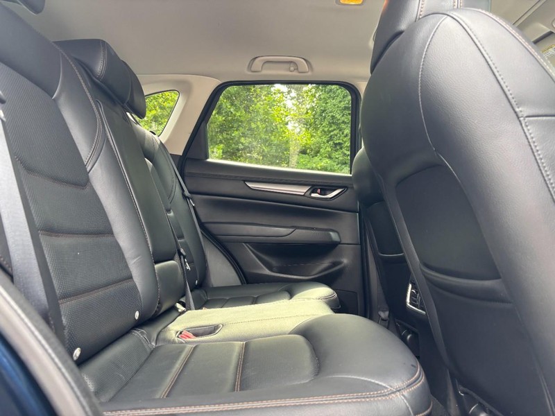 Mazda CX-5 Vehicle Full-screen Gallery Image 10