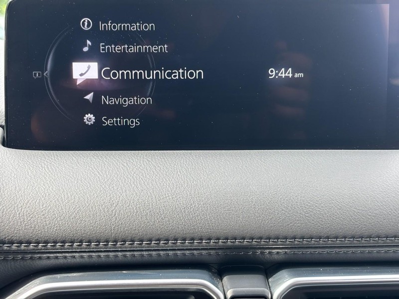 Mazda CX-5 Vehicle Full-screen Gallery Image 13