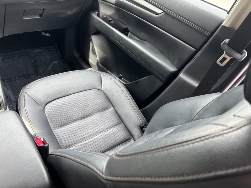 Mazda CX-5 Vehicle Full-screen Gallery Image 15