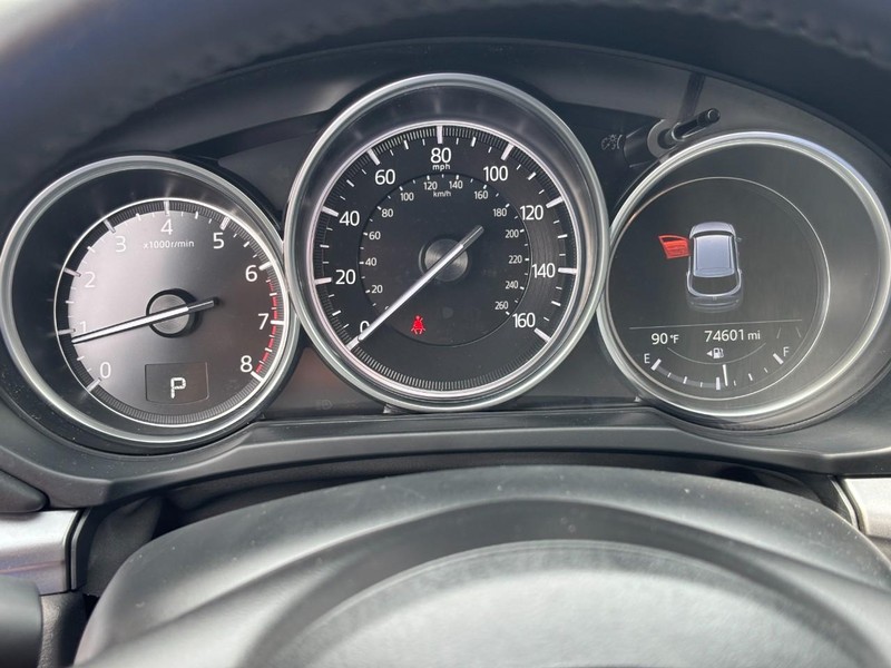 Mazda CX-5 Vehicle Full-screen Gallery Image 18