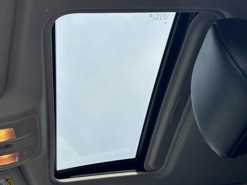 Mazda CX-5 Vehicle Full-screen Gallery Image 24