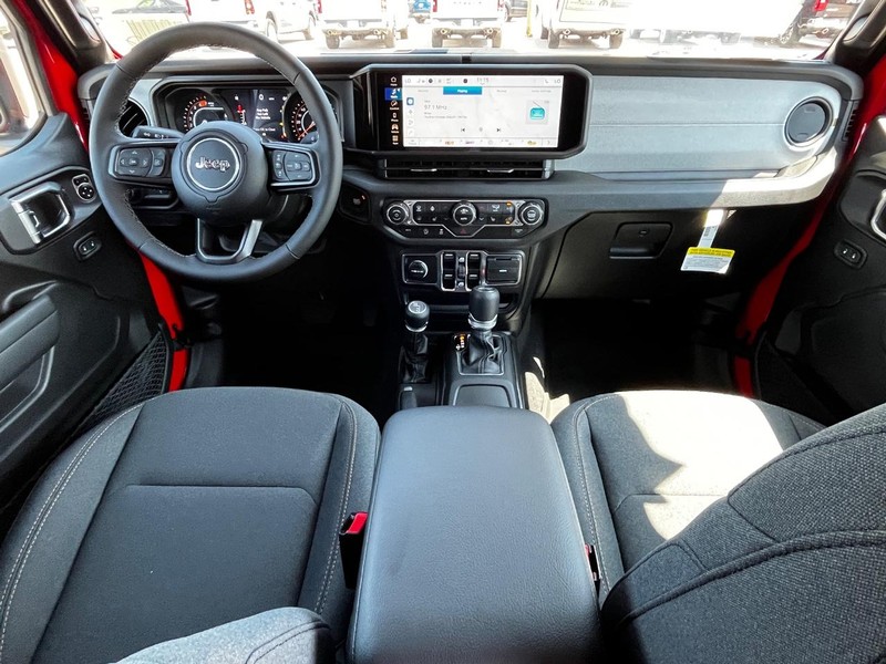 Jeep Wrangler Vehicle Full-screen Gallery Image 05