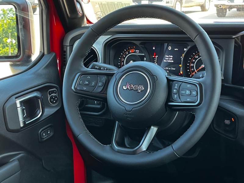 Jeep Wrangler Vehicle Full-screen Gallery Image 06