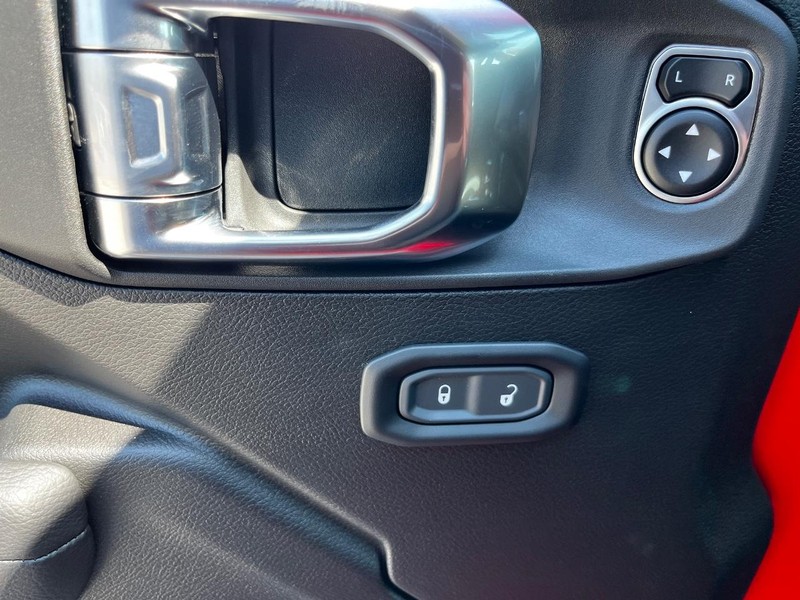 Jeep Wrangler Vehicle Full-screen Gallery Image 08