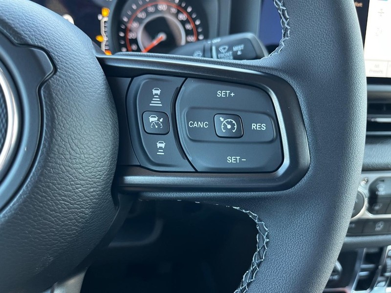 Jeep Wrangler Vehicle Full-screen Gallery Image 11