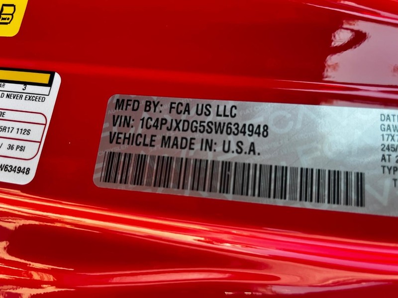 Jeep Wrangler Vehicle Full-screen Gallery Image 16