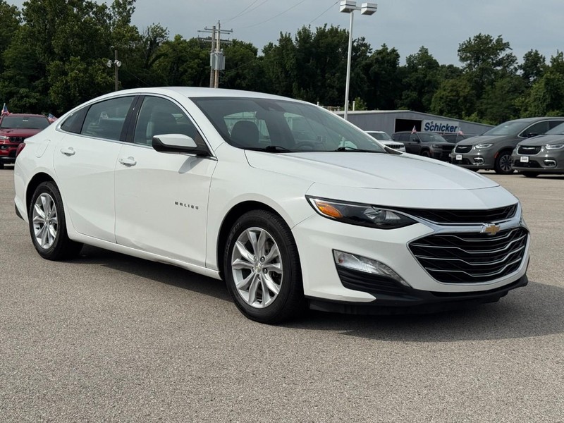 Chevrolet Malibu Vehicle Full-screen Gallery Image 02