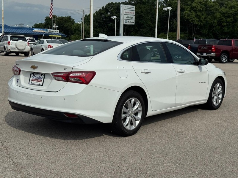 Chevrolet Malibu Vehicle Full-screen Gallery Image 03