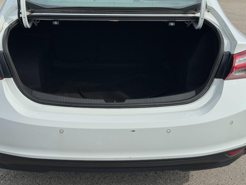 Chevrolet Malibu Vehicle Full-screen Gallery Image 04