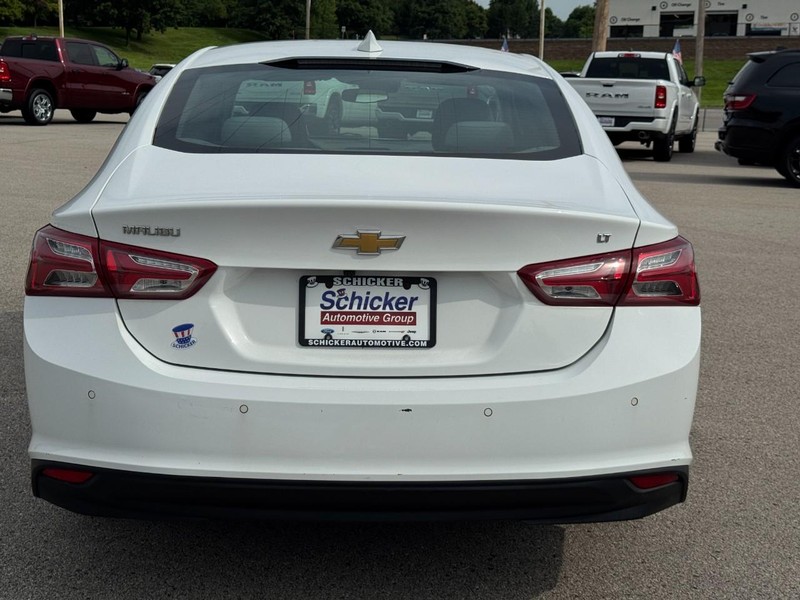 Chevrolet Malibu Vehicle Full-screen Gallery Image 05