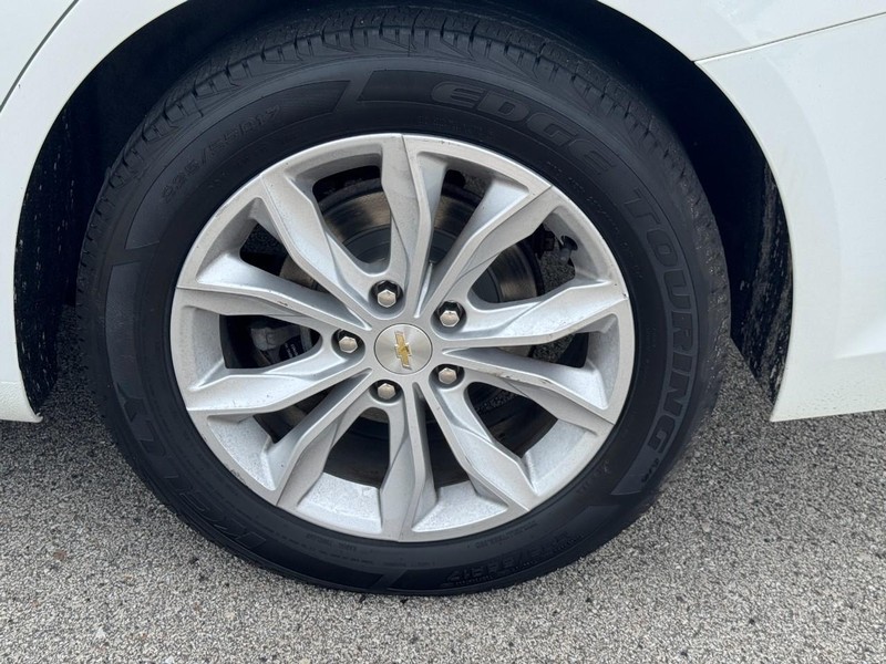 Chevrolet Malibu Vehicle Full-screen Gallery Image 07