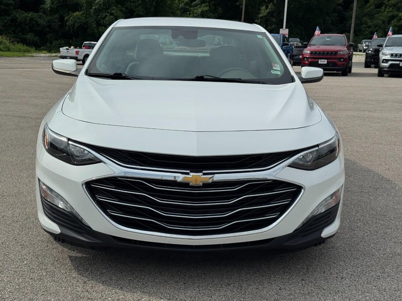 Chevrolet Malibu Vehicle Full-screen Gallery Image 09