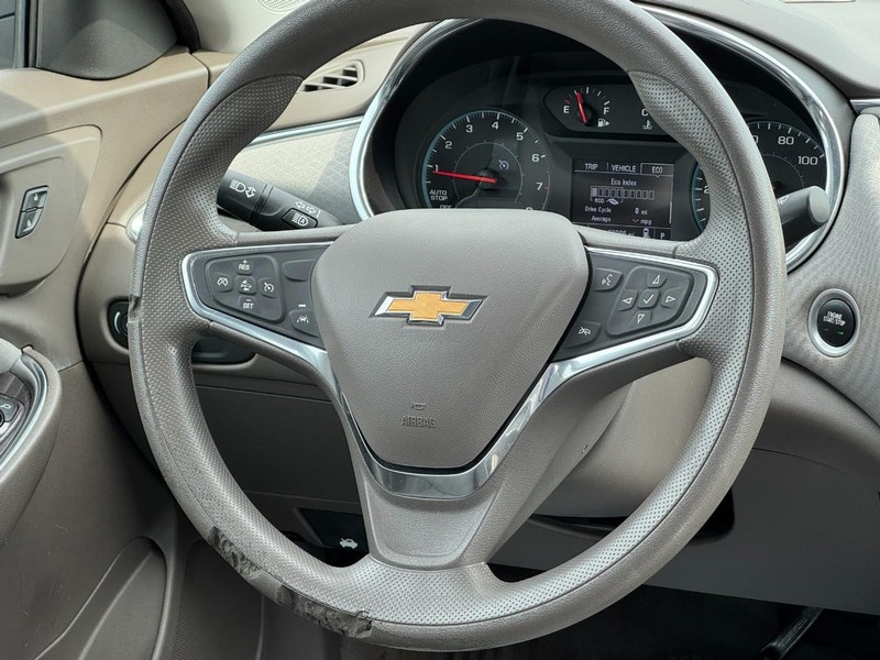 Chevrolet Malibu Vehicle Full-screen Gallery Image 12