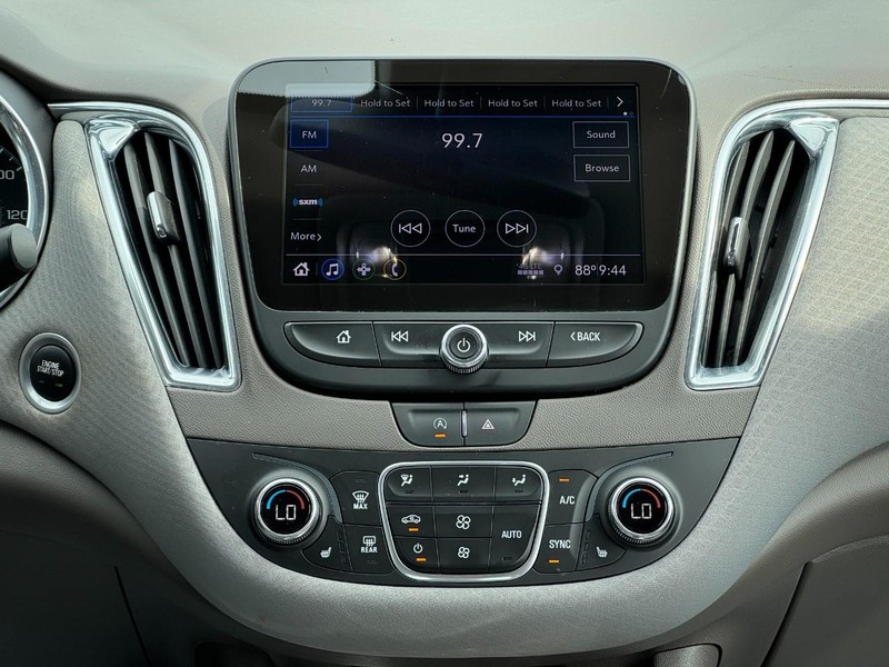Chevrolet Malibu Vehicle Full-screen Gallery Image 13