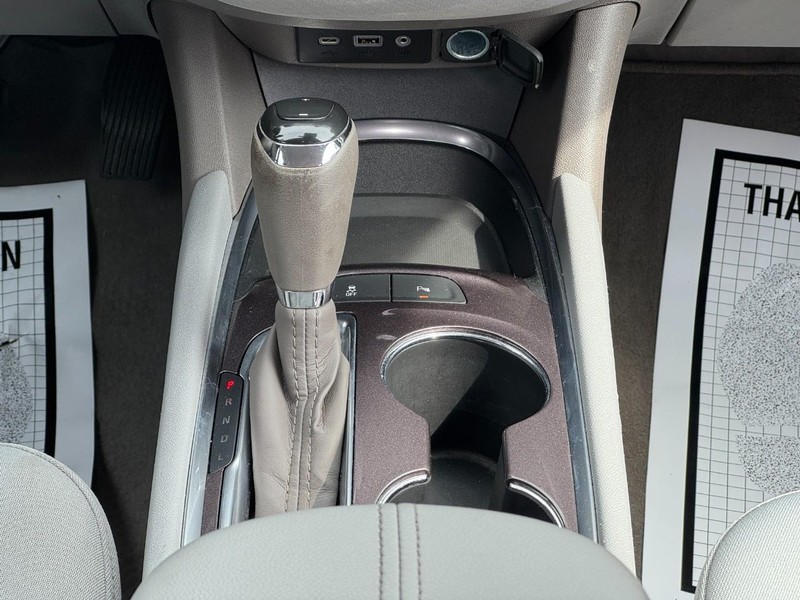 Chevrolet Malibu Vehicle Full-screen Gallery Image 14