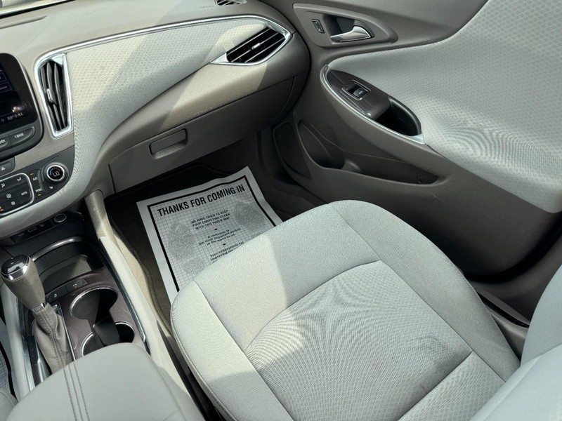 Chevrolet Malibu Vehicle Full-screen Gallery Image 15