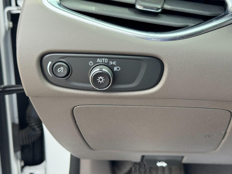 Chevrolet Malibu Vehicle Full-screen Gallery Image 17