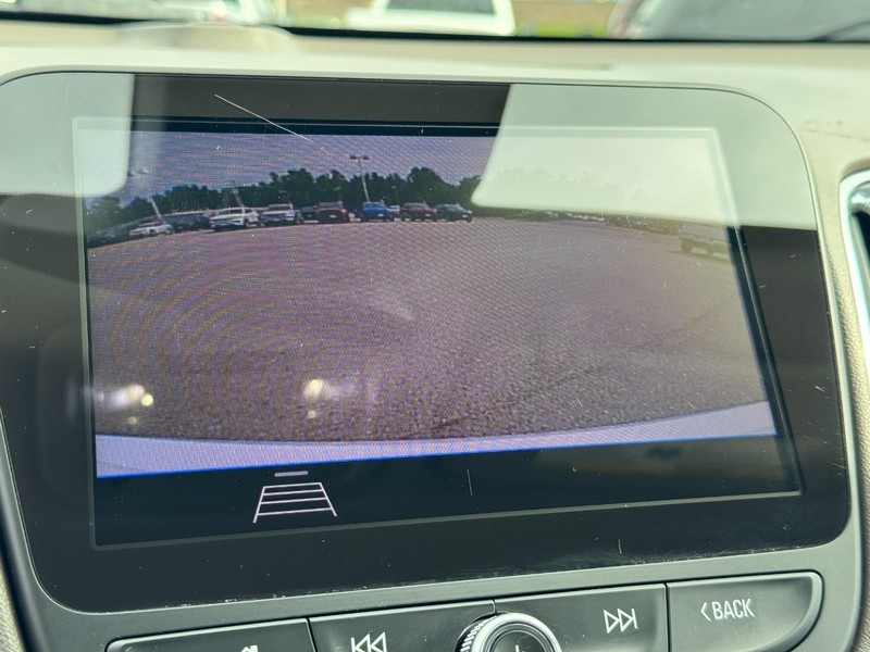 Chevrolet Malibu Vehicle Full-screen Gallery Image 21