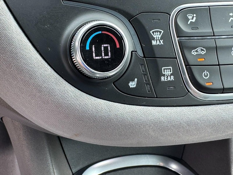 Chevrolet Malibu Vehicle Full-screen Gallery Image 22