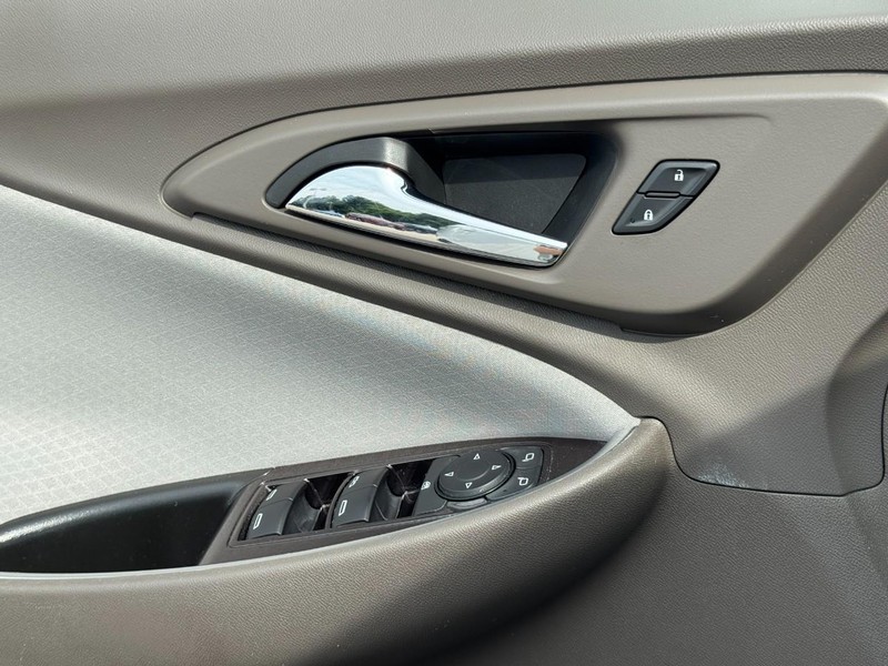 Chevrolet Malibu Vehicle Full-screen Gallery Image 23