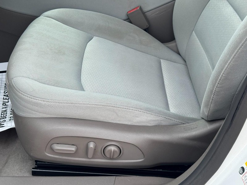 Chevrolet Malibu Vehicle Full-screen Gallery Image 24