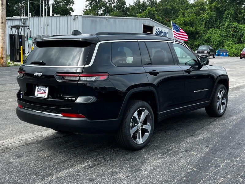 Jeep Grand Cherokee L Vehicle Full-screen Gallery Image 03