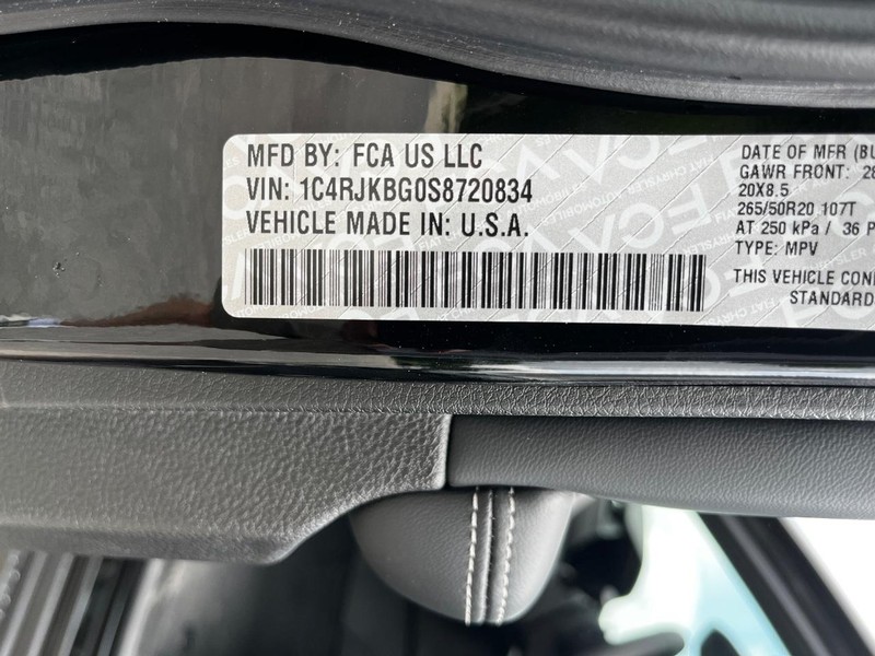 Jeep Grand Cherokee L Vehicle Full-screen Gallery Image 17