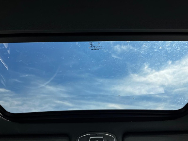 Jeep Wagoneer Vehicle Full-screen Gallery Image 07