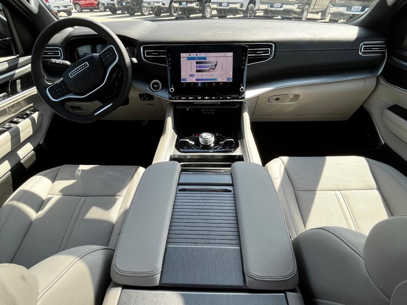 Jeep Wagoneer Vehicle Full-screen Gallery Image 08