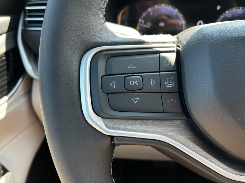 Jeep Wagoneer Vehicle Full-screen Gallery Image 13