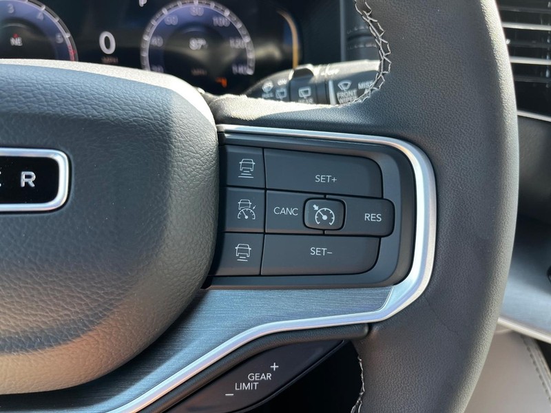 Jeep Wagoneer Vehicle Full-screen Gallery Image 14