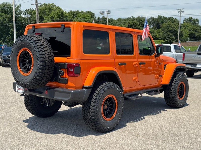 Jeep Wrangler Vehicle Full-screen Gallery Image 03