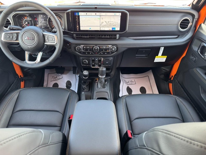 Jeep Wrangler Vehicle Full-screen Gallery Image 06