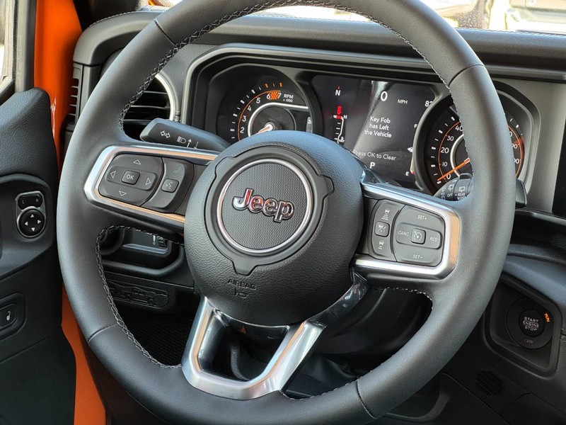 Jeep Wrangler Vehicle Full-screen Gallery Image 07