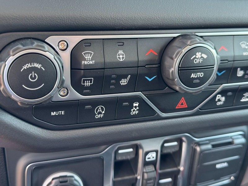 Jeep Wrangler Vehicle Full-screen Gallery Image 15