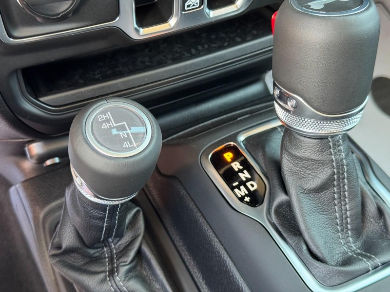 Jeep Wrangler Vehicle Full-screen Gallery Image 16