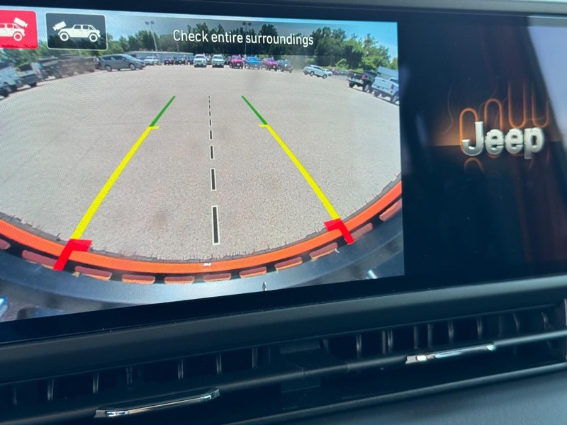 Jeep Wrangler Vehicle Full-screen Gallery Image 18