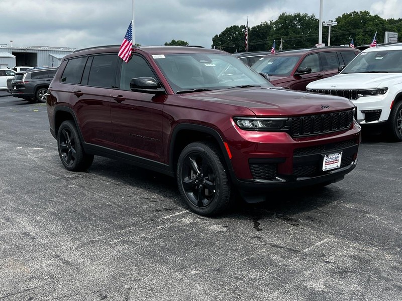 Jeep Grand Cherokee L Vehicle Full-screen Gallery Image 02