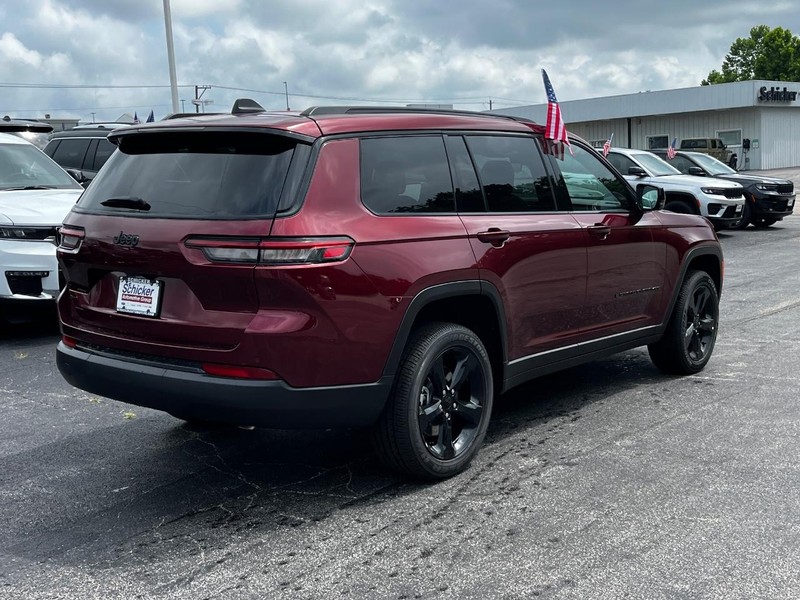 Jeep Grand Cherokee L Vehicle Full-screen Gallery Image 03