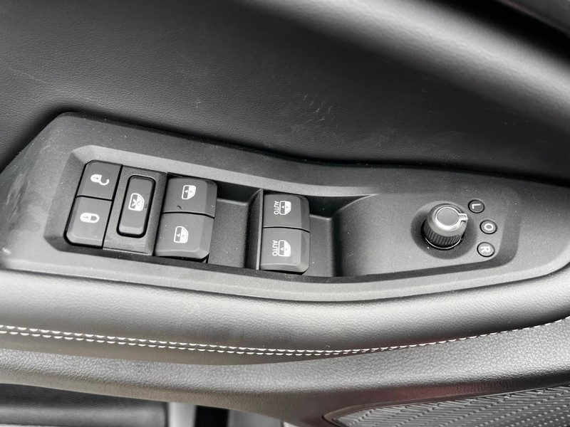 Jeep Grand Cherokee L Vehicle Full-screen Gallery Image 10