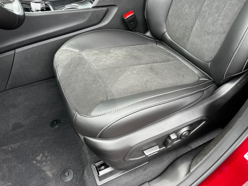 Jeep Grand Cherokee L Vehicle Full-screen Gallery Image 11