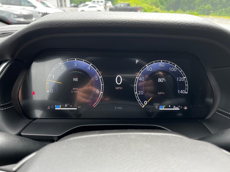 Jeep Grand Cherokee L Vehicle Full-screen Gallery Image 14