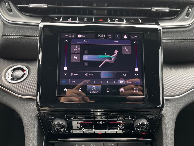 Jeep Grand Cherokee L Vehicle Full-screen Gallery Image 16