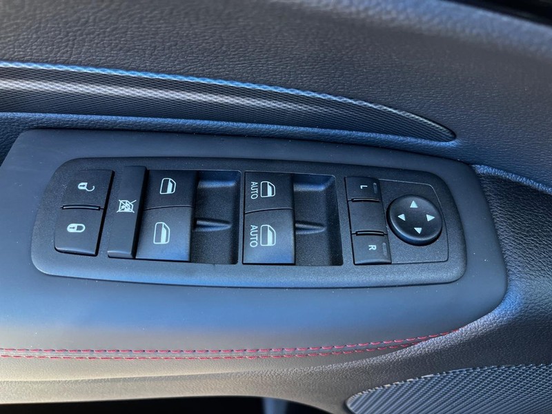 Dodge Durango Vehicle Full-screen Gallery Image 11