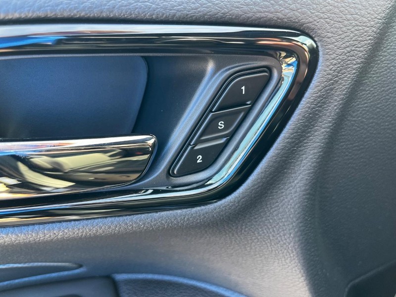 Dodge Durango Vehicle Full-screen Gallery Image 12