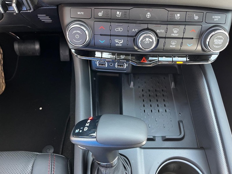 Dodge Durango Vehicle Full-screen Gallery Image 17