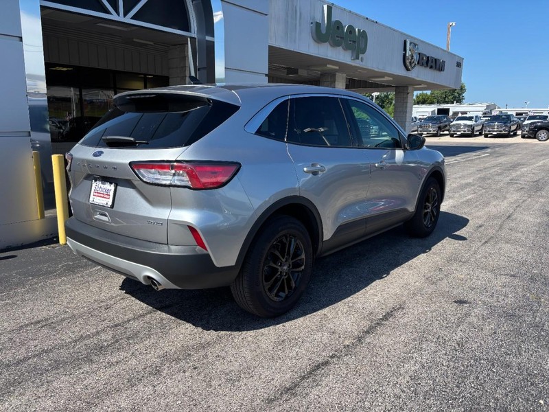 Ford Escape Vehicle Full-screen Gallery Image 03