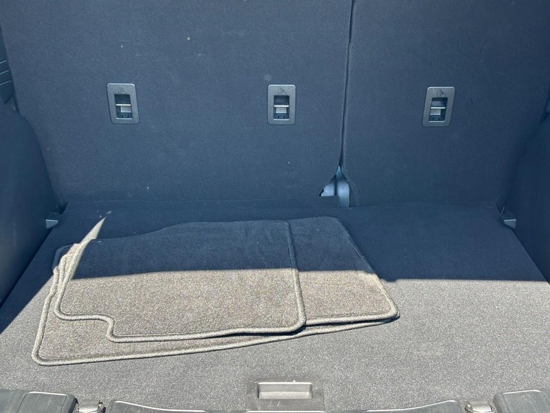 Ford Escape Vehicle Full-screen Gallery Image 04