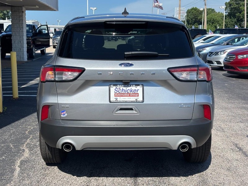 Ford Escape Vehicle Full-screen Gallery Image 05