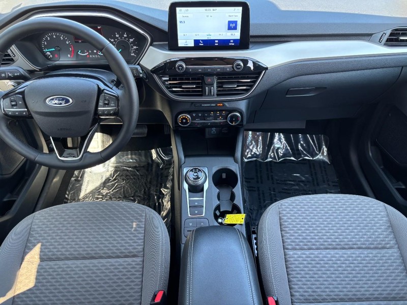 Ford Escape Vehicle Full-screen Gallery Image 11